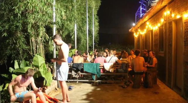Кровать в общем номере Hahaland