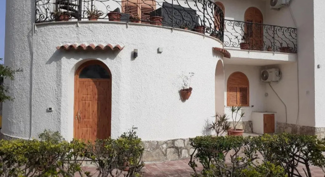 Коттедж с 2 комнатами Doria Apartment