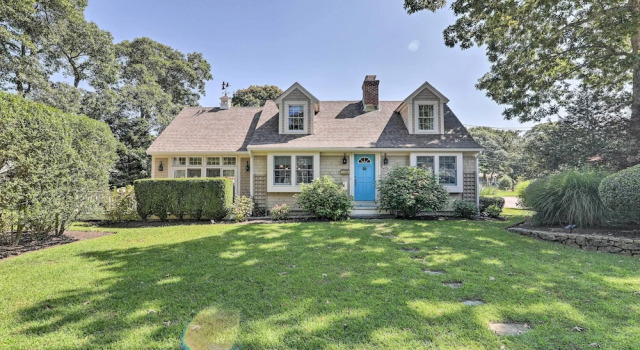 Коттедж Cape Cod Cottage w/ Deck, Grill, & Games!