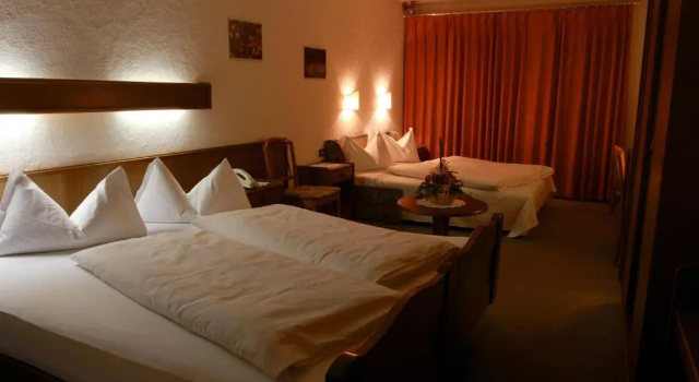 Четырёхместный номер Standard Hotel Weisses Lamm