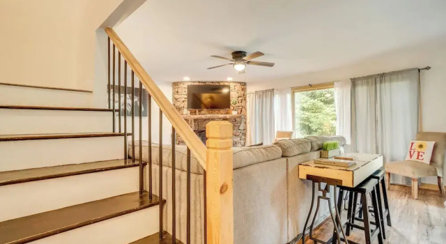 Spacious Rustic Helen Abode ~ 1/2 Mi From Tubing!, 预订 公寓 海伦 佐治亚州