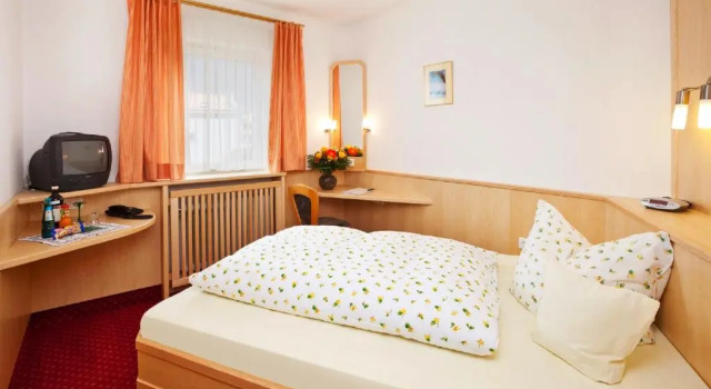 Hotel Restaurant Frühlingsgarten, Varaa Hotelli Hotellit Baijeri pysäköinnillä, Pysäköinti