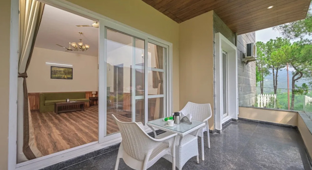 Люкс Royal с 2 комнатами с балконом Jungle Lodge Resort & Spa