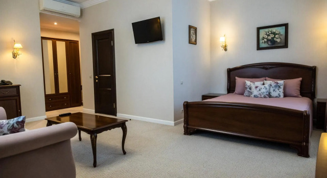 Komfortní Dvoulůžkový s manželskou postelí pokoj Tsentr Otel