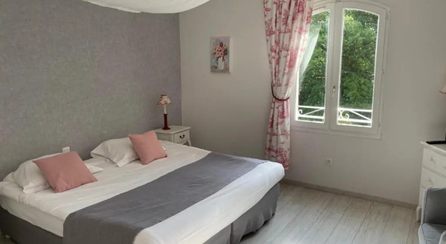 HOTEL LE MAS DHèLèNE, Prenota Hotel Crestet Valchiusa