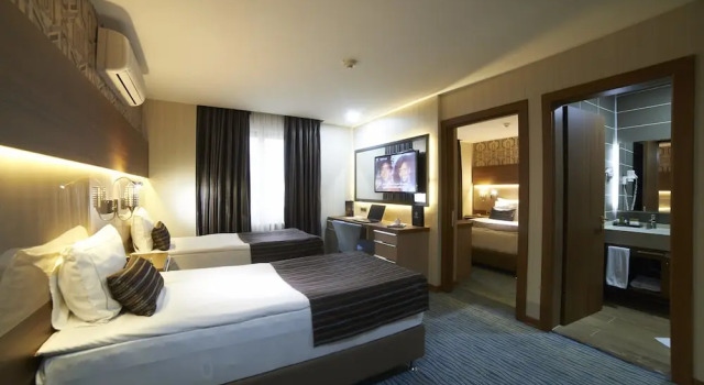 Семейный номер Standard Saffron Hotel