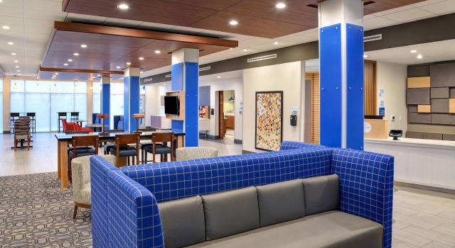 Holiday Inn Express & Suites - Ottawa by IHG, Buchen Sie Hotel Ottawa Kansas