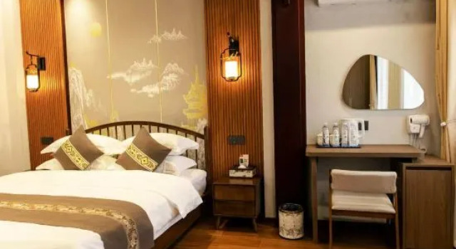 Люкс Luxi Qixi Bieyuan Homestay (Alu Ancient Cave Branch)