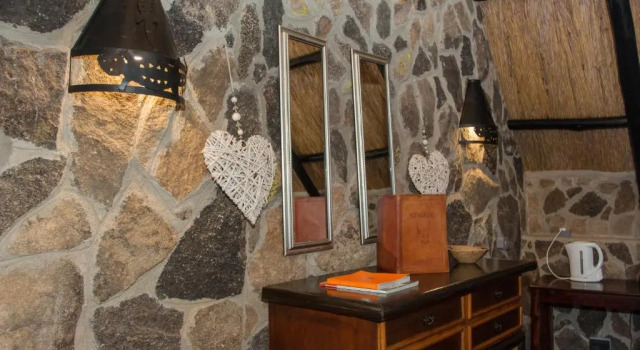 Suite Big Cave Camp - Lodge On The Rocks