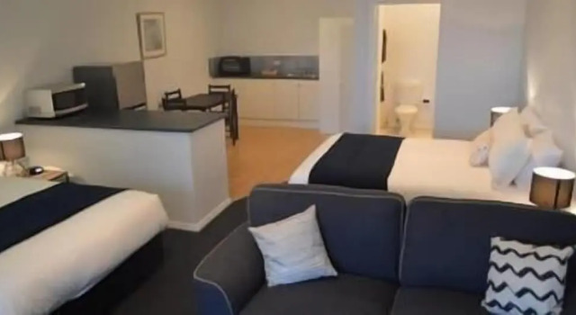 Студия Penguin Seaside Motel