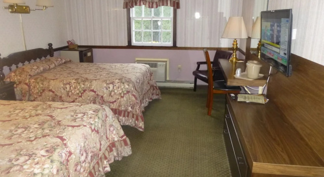 Четырёхместный номер Standard Smoketown Inn