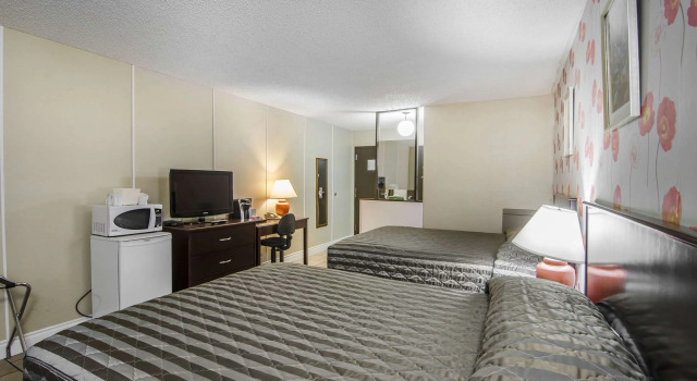 Standardní Čtyřlůžkový pokoj Econo Lodge Lloydminster