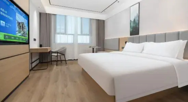 Люкс Business GreenTree Inn Express Xinjiang Kuerle Luntai Hotel