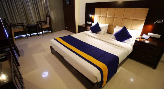 OYO 1821 Aarya Grand Hotel and Resort, Rezerwuj Ośrodek wypoczynkowy Sātej Gujarat