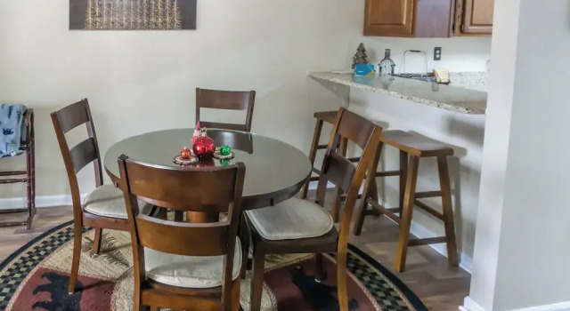 Апартаменты 1 Mi to Dtwn Pigeon Forge! Mtn-view Gem w/ Balcony
