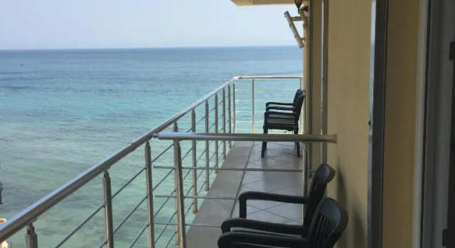 Люкс с балконом Seaside Apart Hotel