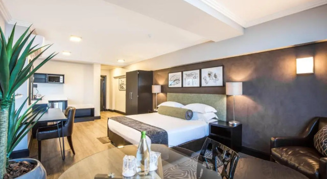 Двухместный номер Deluxe Belaire Suites Hotel