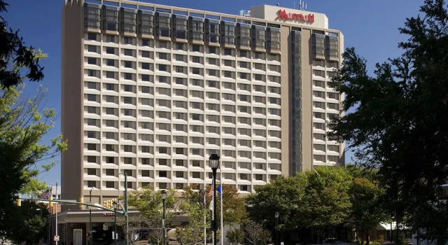 Номер Deluxe Richmond Marriott