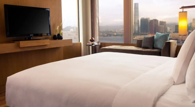 1 Bedroom Executive Lounge Access Double Suite with Victoria Harbour View Renaissance Harbour View Hotel Hong Kong