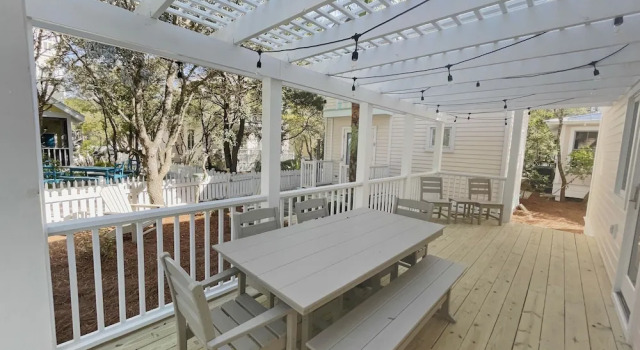 Коттедж Breakers Plus Carriage House 4 Bedroom Home by RedAwning
