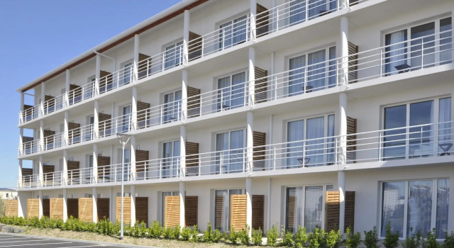 Golden Tulip La Baule Hotel and Residence, Забронировать Отель Отели в центре Ла-Боль с завтраком, отели в центре Ла-Боль с завтраком