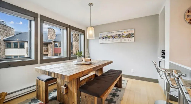 Park Place 302c 2 Bedroom Condo by RedAwning
