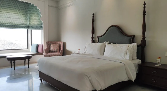 Номер Standard с красивым видом из окна Bhairavgarh Palace Udaipur