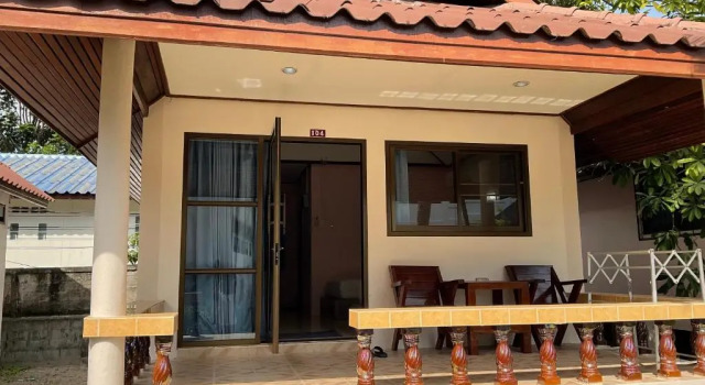 Вилла с балконом и с красивым видом из окна Island Spa Resort