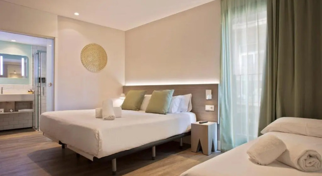 Трёхместный номер Niu Barcelona Hotel