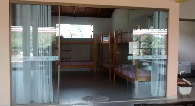 Кровать в общем номере (женский номер) Ti Hostel Trindade