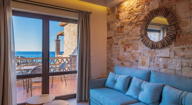 Апартаменты Deluxe c 1 комнатой с балконом и с видом на море Porta del mar Beach Resort