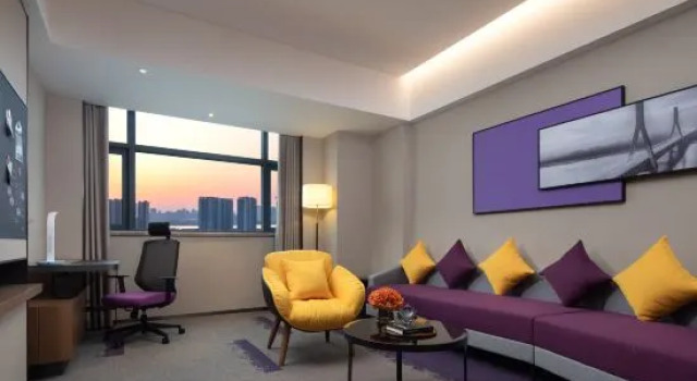 Люкс Business Hampton by Hilton Wuhan Baishazhou Avenue Hotel