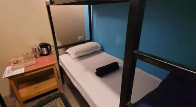 Кровать в общем номере (мужской номер) Wonder Hill Inn