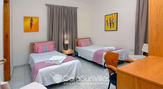 Вилла с 5 комнатами Exceptional Large Villa, FREE HEATED Pool 1 NOV - 15 JAN, Privacy,Prime Location