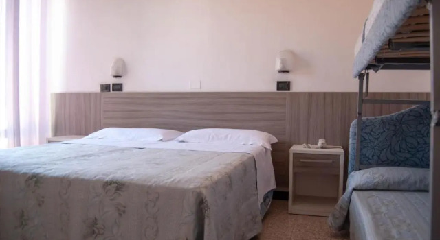 Четырёхместный номер Standard с балконом Hotel Ardesia