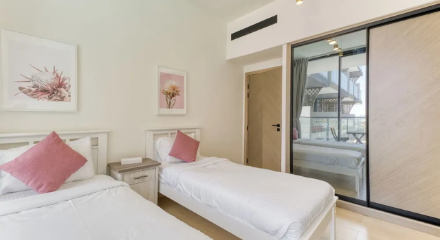 City View 2BR Just Steps from the Mall, Roxana Residence B, Jumeirah Village Circle by Deluxe Holiday Homes, Забронировать Апартаменты/квартира Отели Джумейра с бассейном, Бассейн