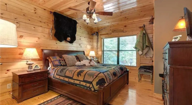 Stonebrook Lodge - Four Bedroom Cabin