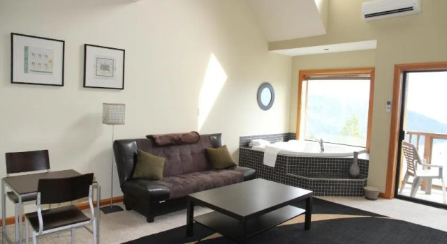 Moon Water Lodge, Buchen Sie Hotel Gowlland Tod Provincial Park British Columbia