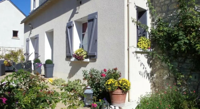 Gîte Moderne 10 Pers. en Touraine avec Jardin, WiFi, Près de la Vienne et Vignobles de Chinon - FR-1-381-395, Book Hotel  