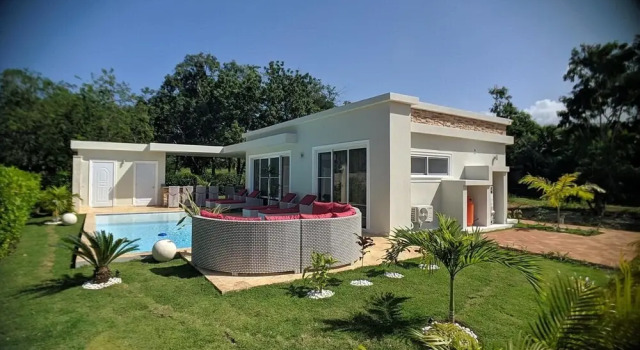 Stylish Secluded Property Just a Short Drive From the Beach