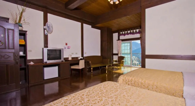 Maple Leaf Holiday Villa