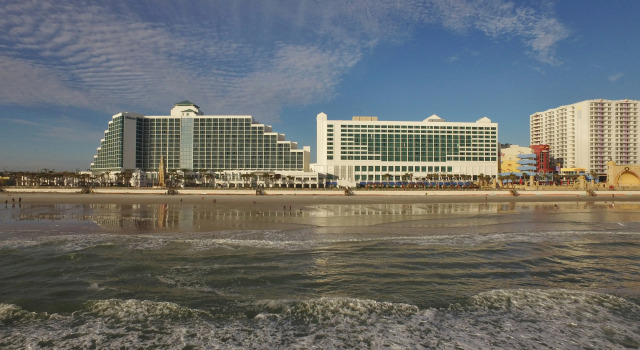 Hilton Daytona Beach Resort, Забронировать Курортный отель Отели Дейтона-Бич с парковкой, рядом с Базилика Святого Димитрия, Парковка