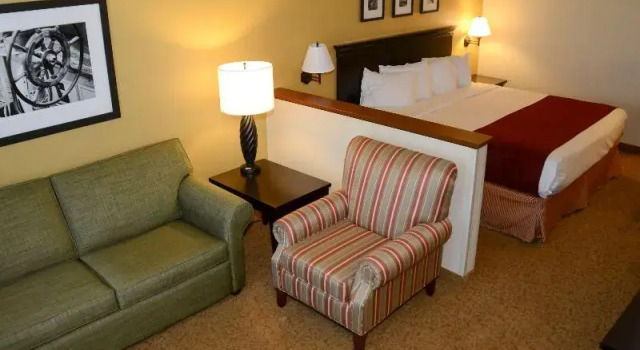 Студия Country Inn & Suites by Radisson, Dundee, MI
