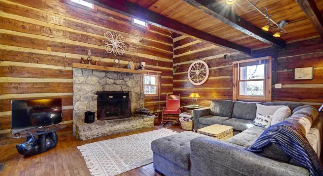 Коттедж Cozy Log Cabin: 6 Mi to Great Smoky Mtns NP!