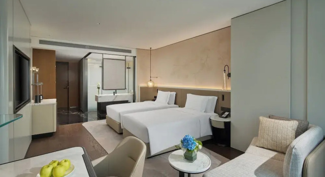 Premium Quadruple room Crowne Plaza Taixing