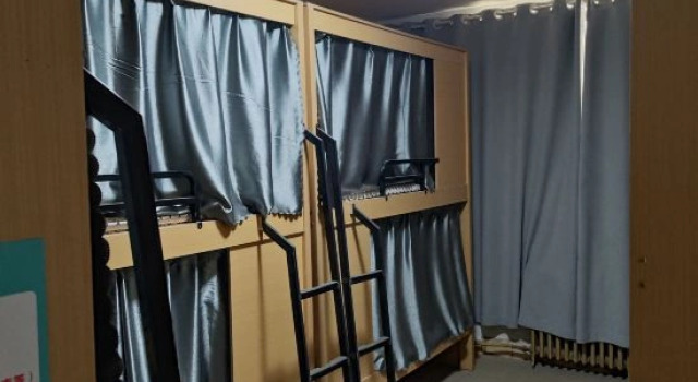Кровать в общем номере (мужской номер) Hotan Yujian Ni Hostel (Tuancheng Scenic Area)