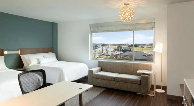 Четырёхместная студия Element by Marriott Austin at The Domain