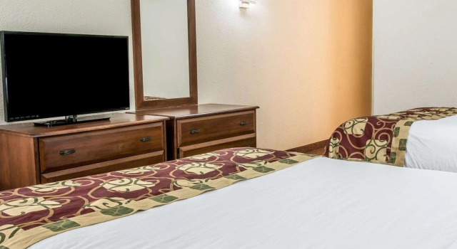 Четырёхместный номер Standard Clarion Inn I-94 near Expo Center