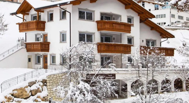 Villa Otto, Забронировать Вилла Отели Санта-Кристина-Вальгардена с парковкой, рядом с Parallel, Парковка
