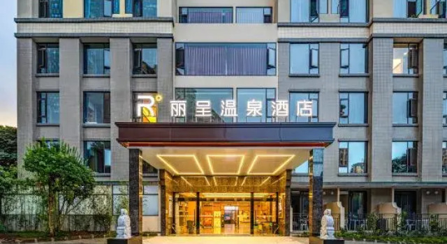 Tengchong Rezen Hot Spring Hotel, Rezerwuj Hotel Hotele w Baoshan z parkingiem, Parking